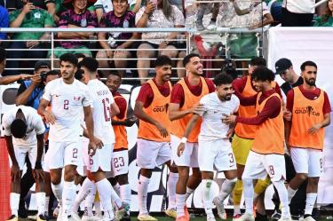 Jugadores de Qatar celebran el 1-0.