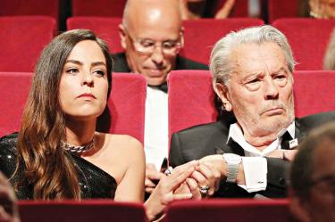 Anouchka Delon, con su padre Alain Delon
