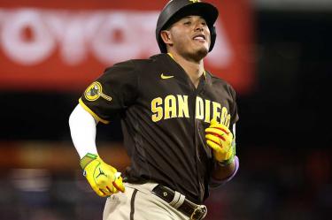 Manny Machado en partido de Grandes Ligas ante Filis.