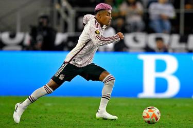 Julián Araujo con la Selección Mexicana