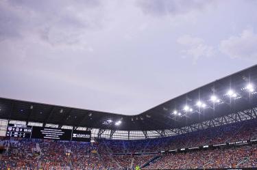 Cielo nublado sobre el TQL Stadium.