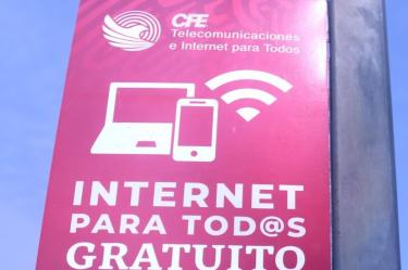 Señal de internet en un poste