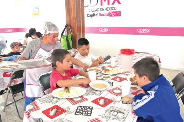 El Coneval considera que el Estado debe asumir la responsabilidad del cuidado infantil y debe realizarlo desde una perspectiva de igualdad entre hombres y mujeres. Foto: Archivo Excélsior