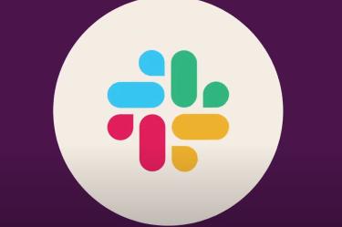 Isotipo de Slack en círculo blanco con fondo morado