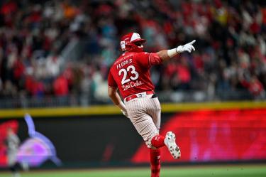 Ramón Flores tras pegar de hit