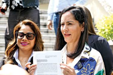 Lia Limón, alcaldesa de Álvaro Obregón muestra su denuncia contra Sheinbaum.
