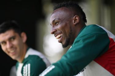 Julián Quiñones en trabajo de gimnasio con la Selección Mexicana.