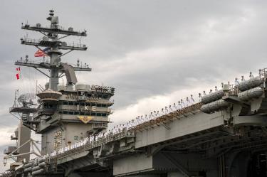 El portaviones “USS Eisenhower” y sus naves de guerra.