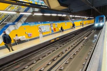 Las estaciones del Metro de Madrid quedaron inundadas. (Especial)