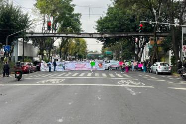 Bloqueo en Eje 1 Poniente.