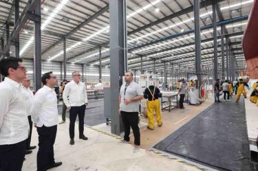 Mauricio Vila Dosal inaugura planta de Warbird Marine Holdings