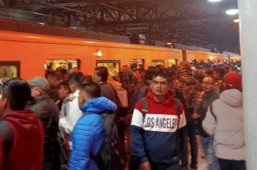 Aglomeraciones en el Metro CDMX.
