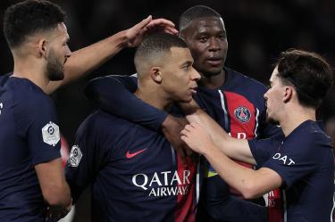 Kylian Mbappé celebra gol con PSG en Ligue 1.