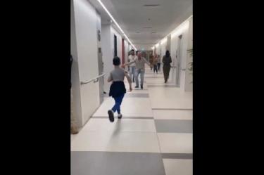 Reencuentro de niño secuestrado por Hamás con su padre.
