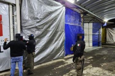 Personal de seguridad decomisa ropa pirata en negocios de Hidalgo