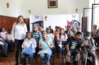 Entrega alcaldesa de Tlalpan apoyos económicos para aparatos auditivos