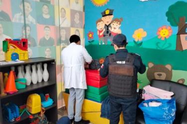 Policías en Guardería de Nuevo León