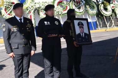 Despiden con homenaje de cuerpo presente a policía caído durante cateo en la Doctores