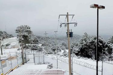 Reportan nevada en el cerro de Jocotitlán en Edomex.