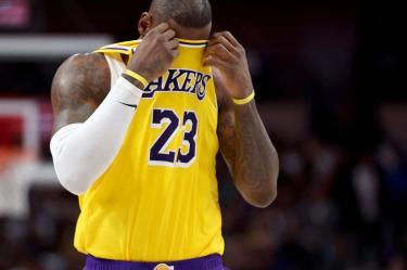 LeBron James en partido de Lakers en NBA.