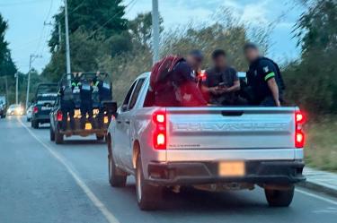Policías del Estado de México se desplazan en patrullas por Ocuilan