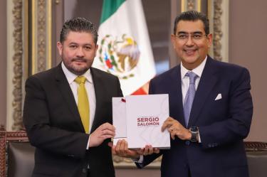 Sergio Salomón Céspedes rinde informe de gobierno en Congreso de Puebla
