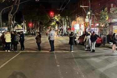 Bloquearon la tarde noche de este miércoles la avenida Miguel Ángel de Quevedo al cruce con la calle Fernández Leal. 