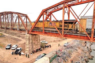apertura de los cruces de ferrocarriles en Eagle Pass-Piedras Negras y El Paso-Ciudad Juárez.