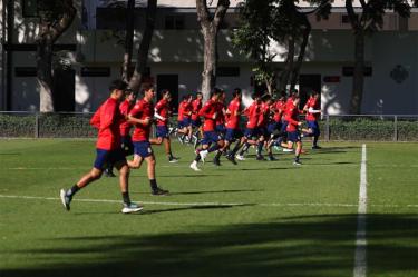Jugadores de Chivas entrenando en Verde Valle.