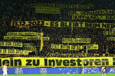 Aficionados de Borussia Dortmund en partido de la Bundesliga.