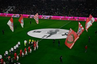 Bayern Múnich rinde homenaje a Franz Beckenbauer tras su muerte.