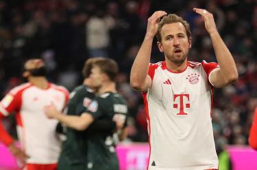 Harry Kane lamentando la anotación del Werder Bremen.