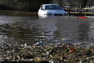 Muere un conductor en Escocia tras accidente por lluvias generadas por tormenta Isha