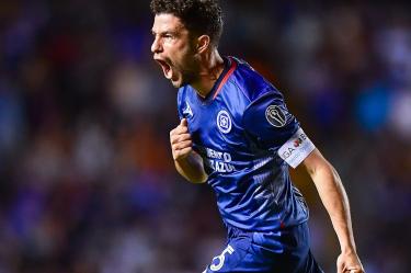 Ignacio Rivero celebra gol con Cruz Azul en Jornada 5 del Clausura 2024.