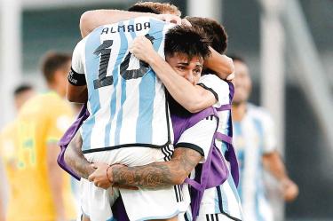 jugadores de la Selección de Argentina Sub 23 festejan clasificaion a los Juegos Olímpicos de París 2024