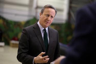 David Cameron dando charla.