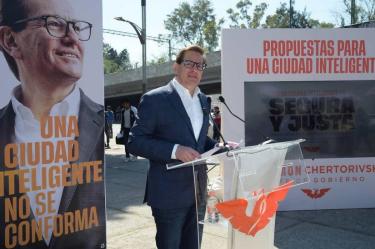 Dejar de perseguir a los que traigan un 'churrito' de droga y policías que levante denuncias, propone Chertorivski.