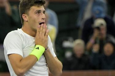 Reacción de Luca Nardi tras vencer a Novak Djokovic en Tercera Ronda de Indian Wells.
