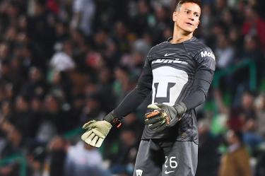Sebastián Sosa en partido de Pumas.