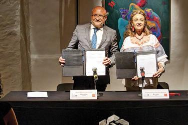 Carmen Beatriz López Portillo, rectora de la Universidad del Claustro de Sor Juana, y Hugo Setzer, presidente de la Cámara Nacional de la Industria Editorial Mexicana, anunciaron que la Feria del Libro y la Lectura Claustro será del 6 al 9 de abril. Fotos: Cortesía Universidad del Claustro de Sor Juana