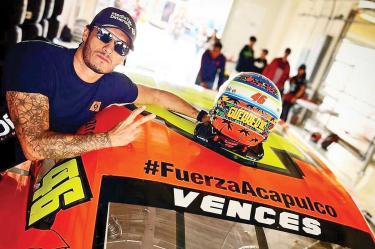 Irwin Vences, piloto de Nascar México.