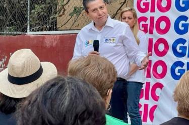 Al pedir a los vecinos su voto de confianza, Gutiérrez Aguilar agregó que sus propuestas son serias y están probadas. Foto: Instagram @giogutierrezag