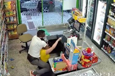 El asalto fue grabado durante la noche del 24 de abril. (Especial)