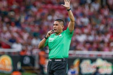 Árbitro Oscar Mejía