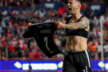 Edgar Méndez celebra gol durante Clausura 2024 con Necaxa.