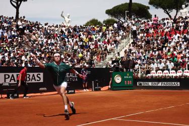 Andrey Rublev jugando en la pista de Roma.