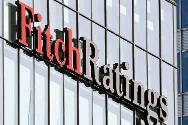 Fachada de un edificio de la calificadora Fitch Ratings.