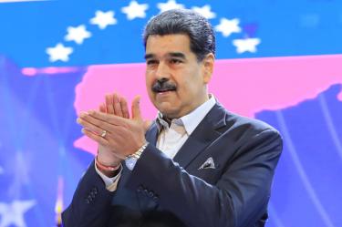 Nicolás Maduro aplaude, foto de archivo