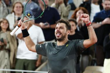 Stanislas Wawrinka celebra triunfo en Roland Garros ante Andy Murray.