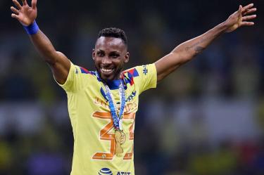 Julián Quiñones celebra bicampeonato con América en la Liga MX.